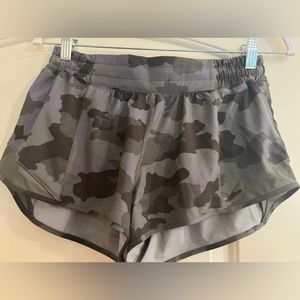 Lululemon Hotty Hot Shorts Low Rise Shorts 2.5”